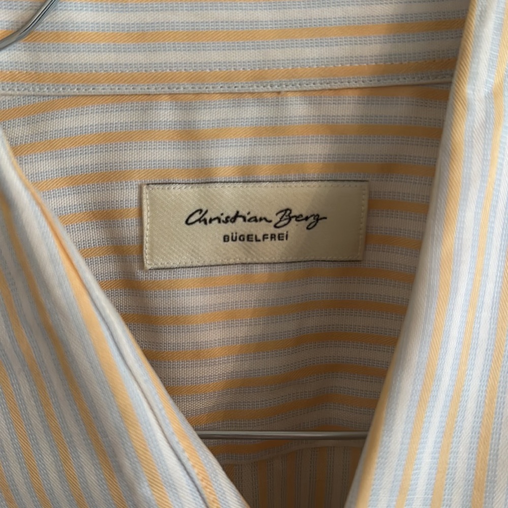 Large button shirt - Picture 2 of 3